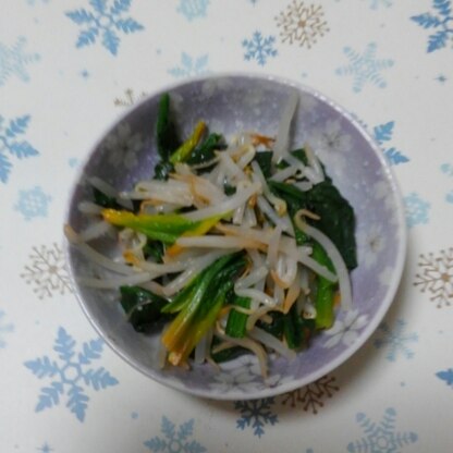 小松菜で作る事が多いですがほうれん草も美味しいですね。
かさましにもやしも入れましたf(^_^;